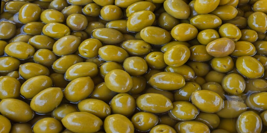 consumir azeitonas proporciona os mesmos benefícios do azeite de oliva extravirgem